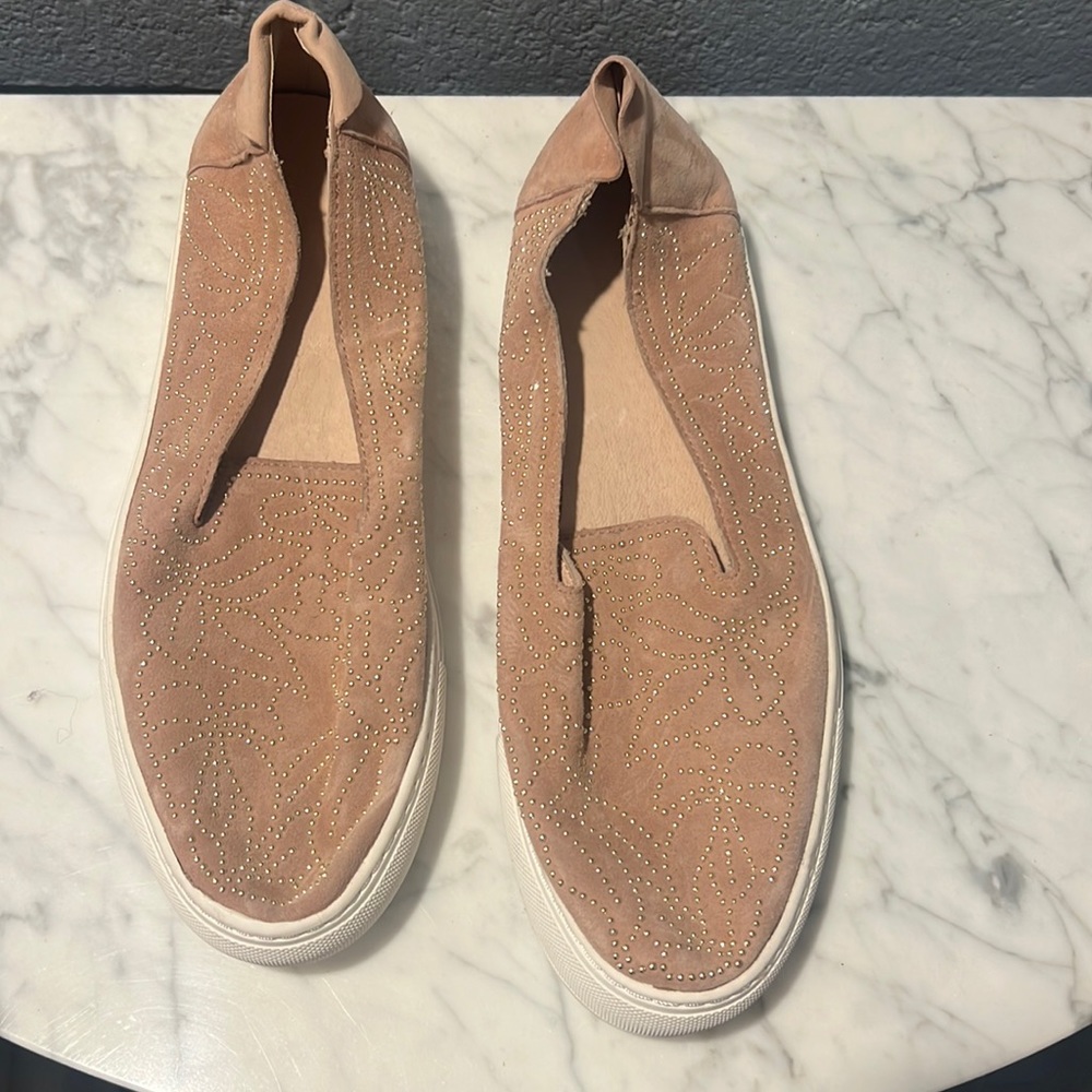 Rachel Zoe tan with gold shoes